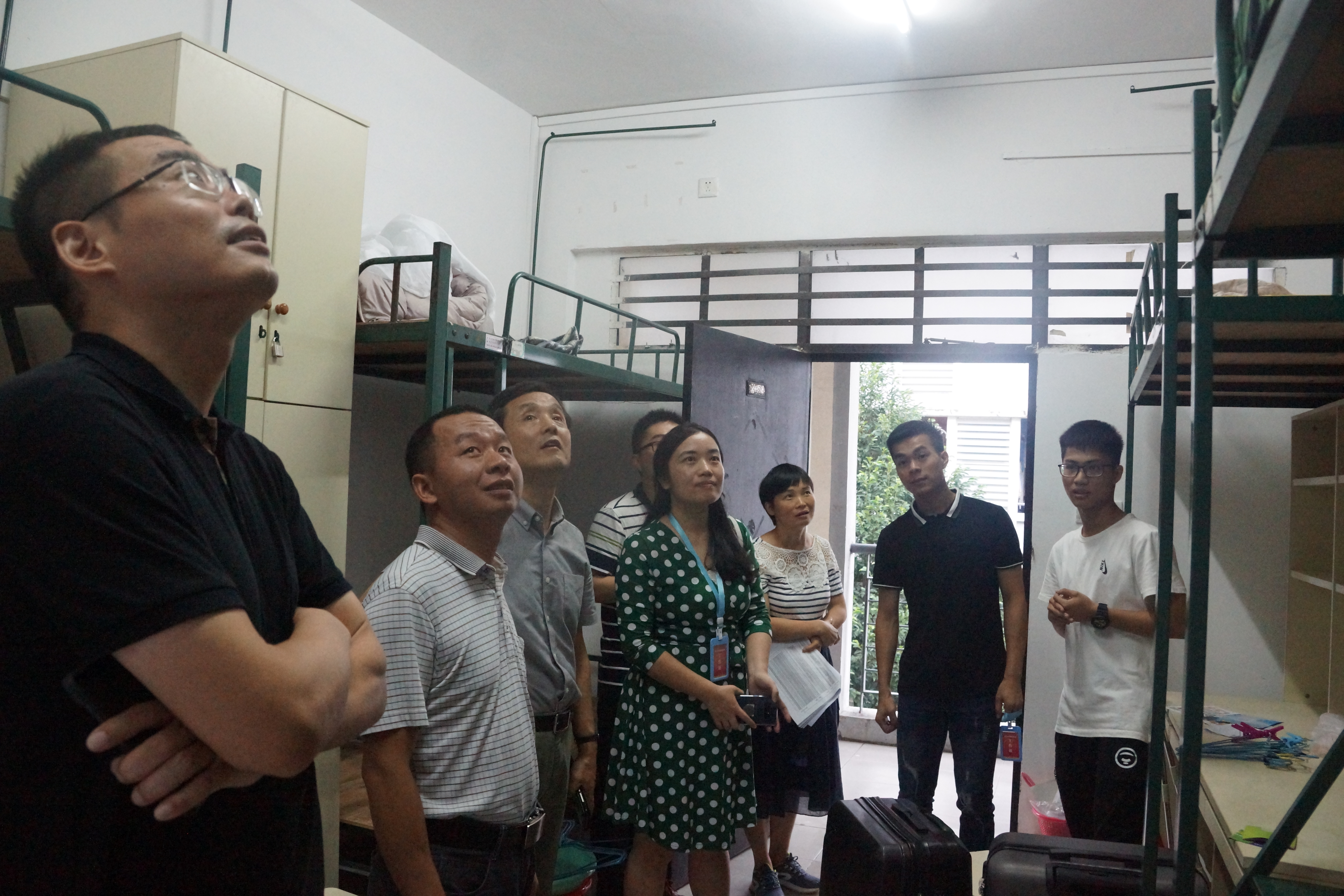 anime1
领导走访新生宿舍-看望18级萌新2.JPG