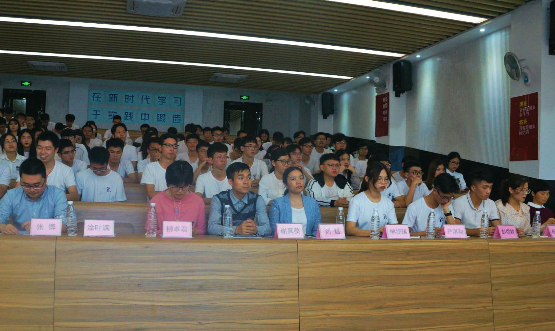 anime1
举行第三届团总支-学生会第二次全体大会6.jpg