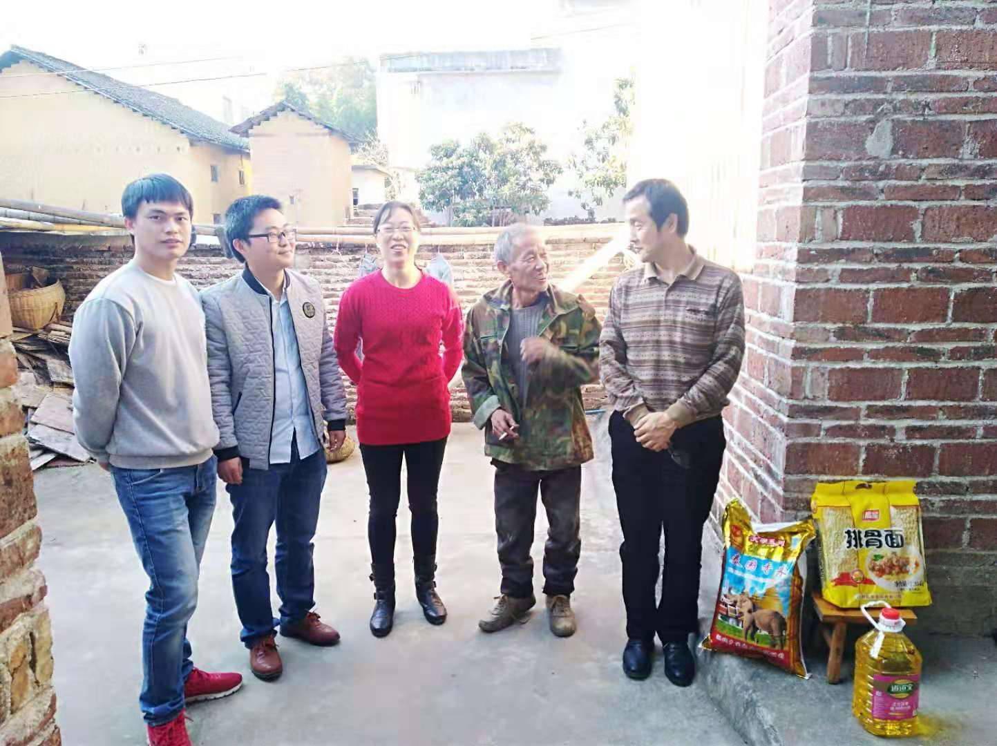 anime1
党总支第四次赴韶关斗湾村慰问对口帮扶农户1.png