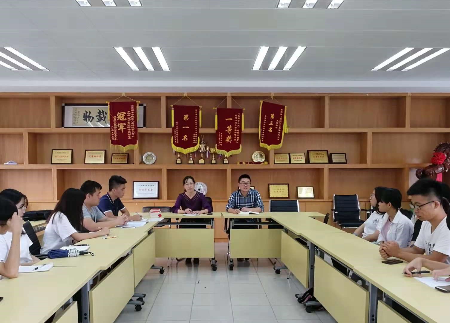 anime1
召开第49期校党课培训动员会议2.jpg