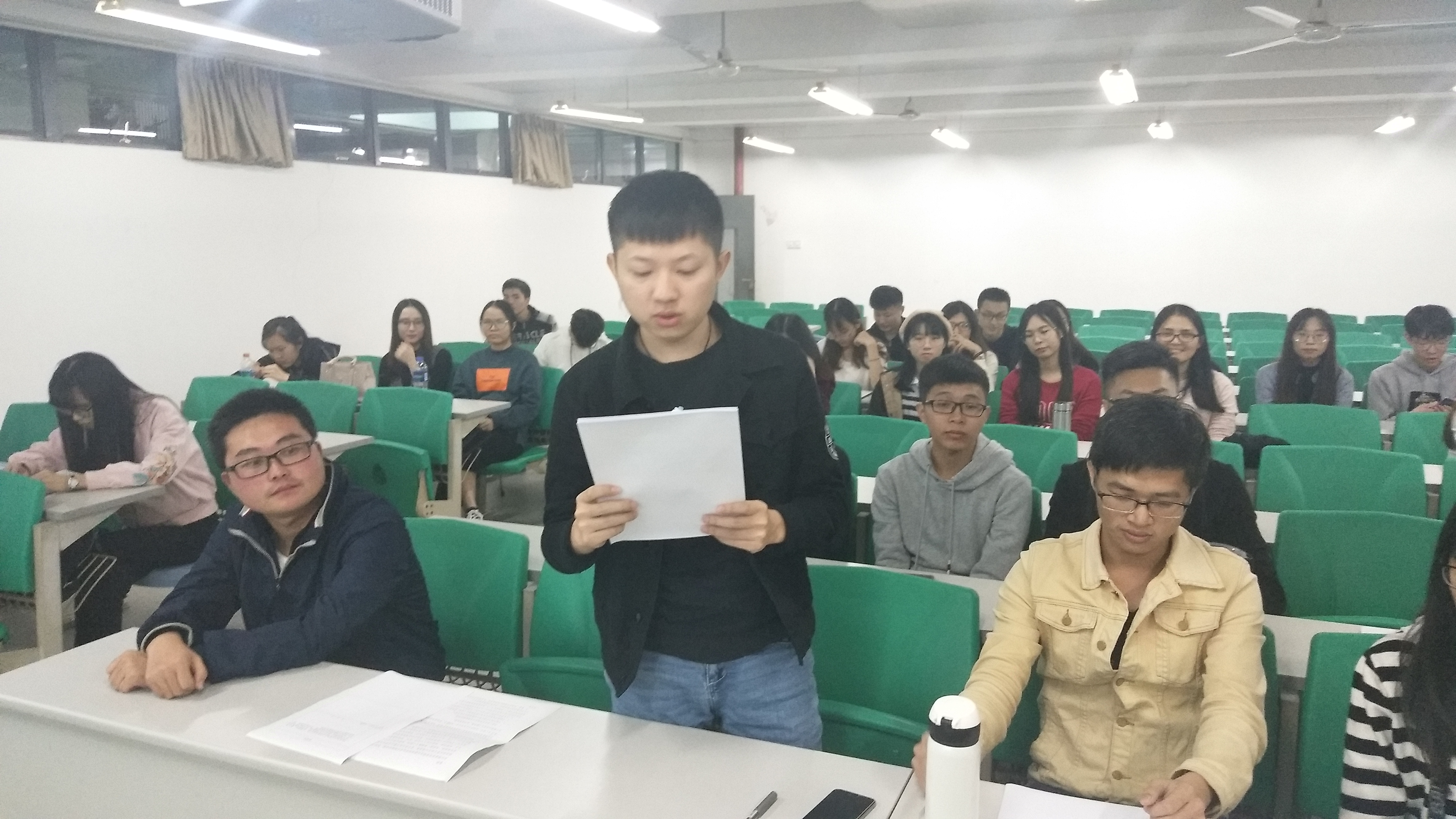 anime1
学生党支部顺利召开预备党员转正支部大会2.jpg